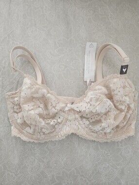 NWT Victoria's Secret Body By Victoria Unlined Lace Demi Bra 32DD